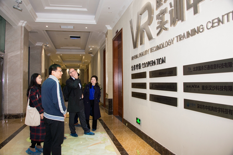 参观VR实训中心.jpg